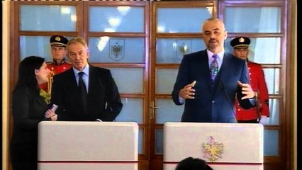 Rama takon ish-kryeministrin britanik Blair