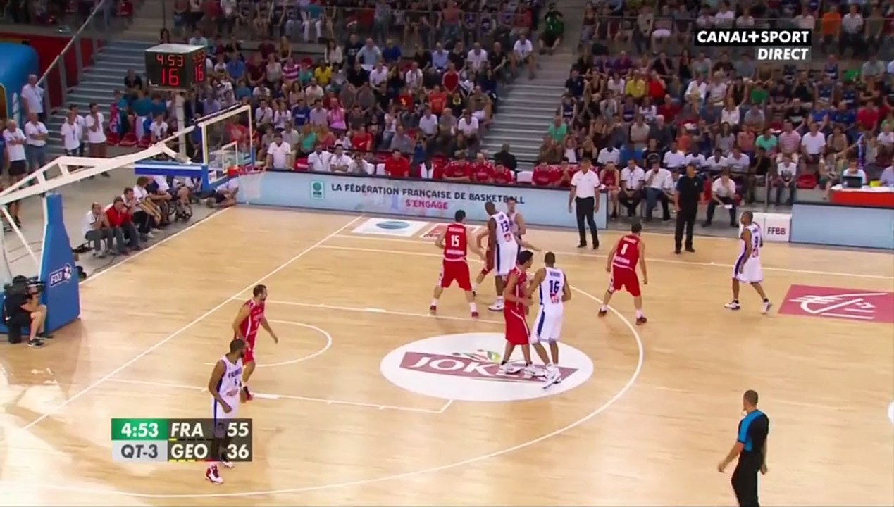 le magnifique caviar de Boris Diaw pour Nando De Colo