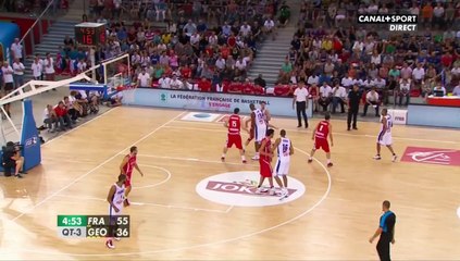 le magnifique caviar de Boris Diaw pour Nando De Colo
