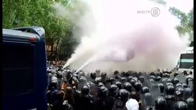 Meksikë, mësuesit përplasen me policinë. Bomba molotov e gaz lotsjellës kundër demostruesve