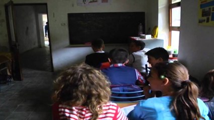 Problemet serioze në sistemin arsimor.  Shtëpitë e braktisura kthehen në ambiente mësimore