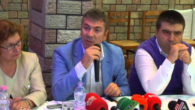 Shqetësimet nga shpërthimet e naftës, Ministri Gjiknuri në Zharrëz, garanton zgjidhje