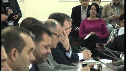 Ligjet bekojnë `aktin` e Ramës. Vendimi i qeverisë për Nënpunësin Civil