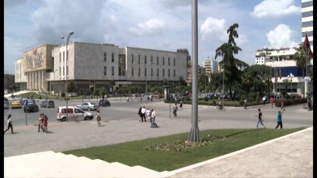 Bonino: Marrja e statusit kandidat në dhjetor, e mundur