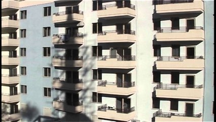 Bien shitjet e shtëpive në gjithë vendin - Kikia: s`mund të blihen banesa vetëm me kreditë e bankave