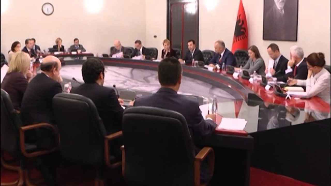 Opozita i kthen përgjigje Ramës: Dialog vetëm nëse tërhiqet akti normativ