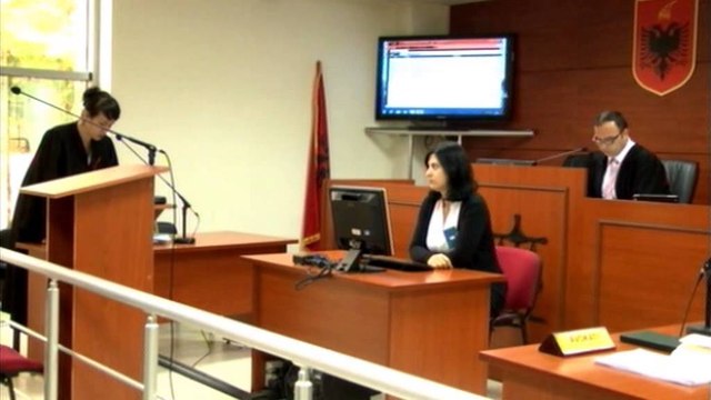 Akuzohen për mitmarrje, gjykata e Korçës arrest shtëpie për mjekët