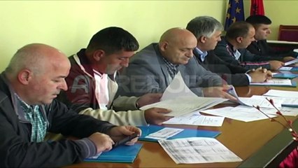 Télécharger la video: A1 Report-Kukës, boshatiset arka bashkia nuk mbledh taksat