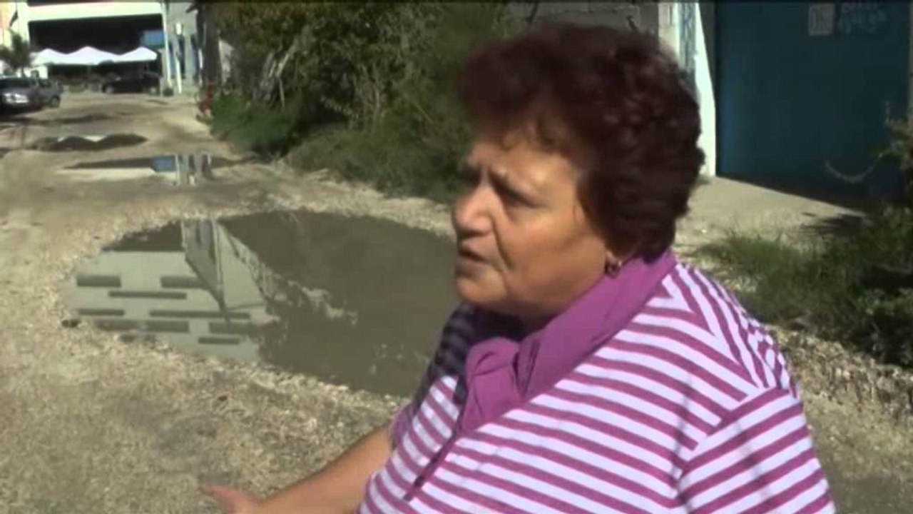 Rruga e skelës në kushte të mjerushme. Vlorë, banorët ankohen për mungesën e investimeve