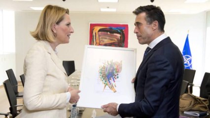 Pikturat e Ramës për Rassmussen: Dhurata nga Kodheli, në ministerialin e NATO-s në Bruksel