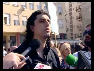 Policia pengon protestën e gazetarëve