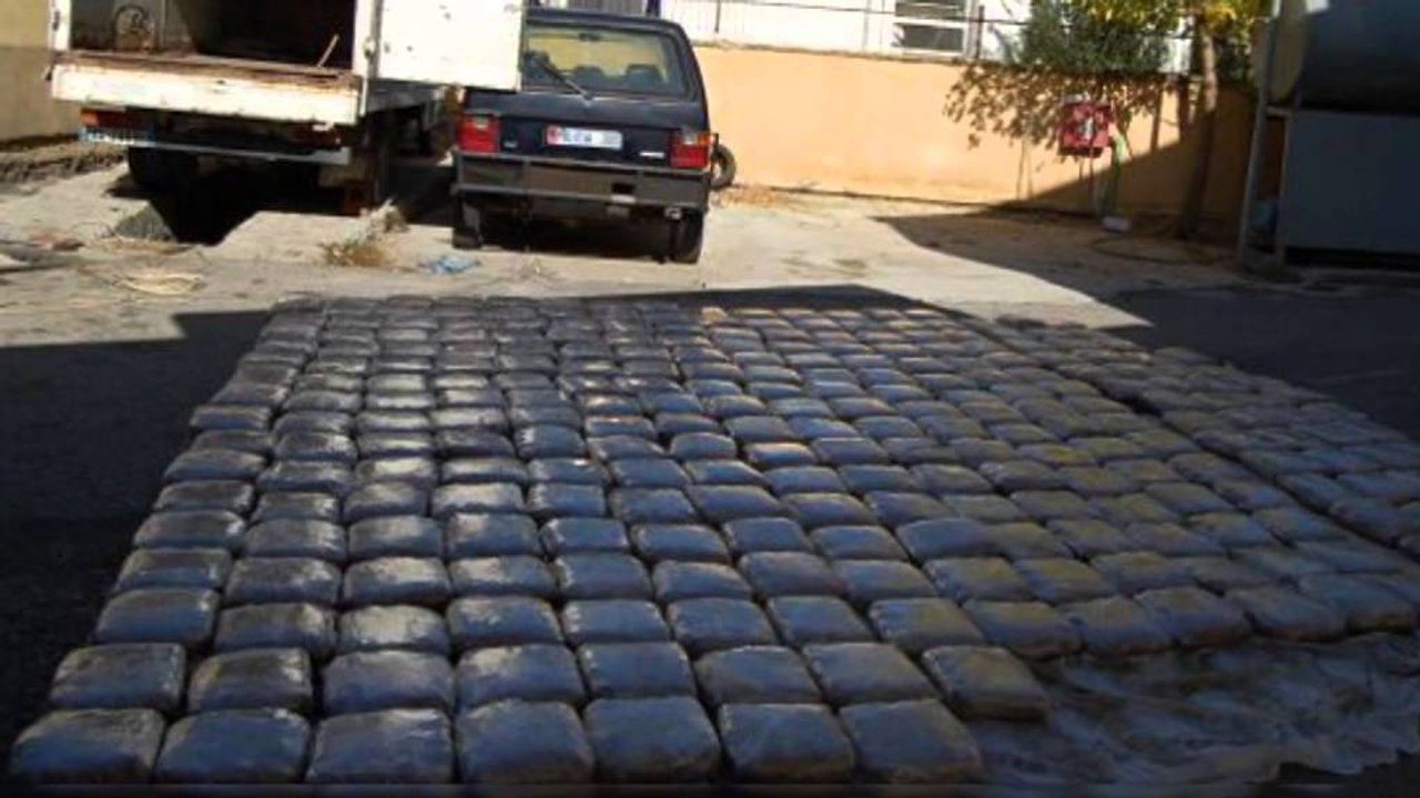 Sekuestrohet 330 kg marijuanë në një kamioçinë, në pranga poseduesi i drogës