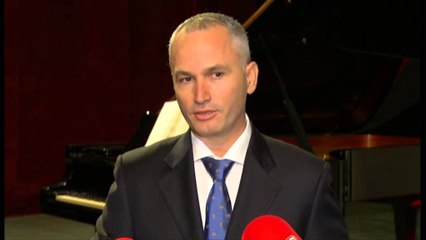 Ashot Khachaturyan "zbarkon" në Tiranë, koncert bamirësie për fëmijët me probleme