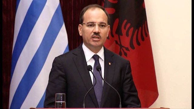 Nishani presion Papulias: Hiqni ligjin e luftës dhe çlironi Çamërinë