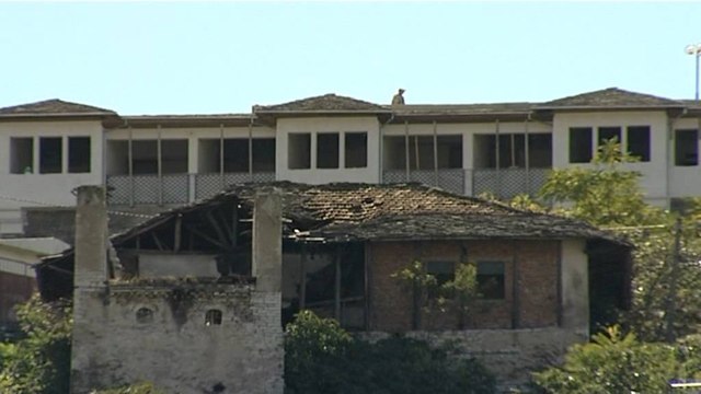 Prishja e ndërtimeve në Gjirokastër, pronarët akuzojnë: INUK po tregohet selektiv