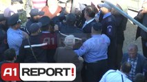 A1 Report - Tiranë, banorët përplasen me policinë bashkiake në Kombinat