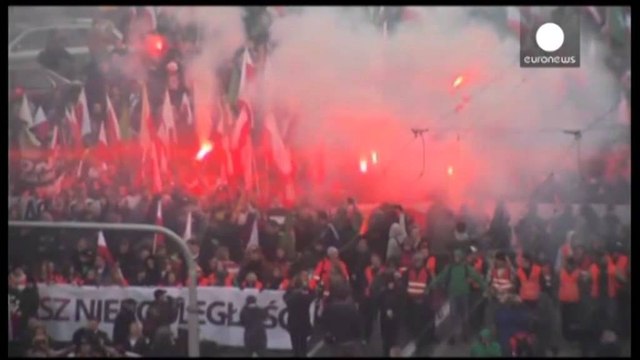 Gaz lotsjellës dhe plumba gome në Poloni. Dhjetra të plagosur gjatë përplasjes me policinë