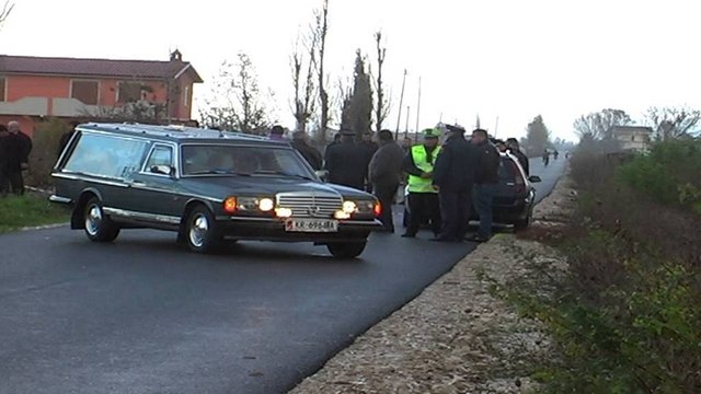 Fushë Krujë, gjendet e vdekur në kanal 18-vjeçarja, dyshohet të jetë aksidentuar