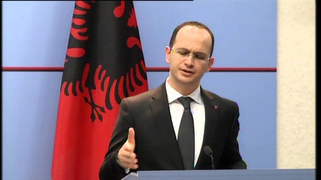 Ministri Bushati takon homologun bullgar. Statusi kandidat, Hollanda ende nuk ka marrë vendim