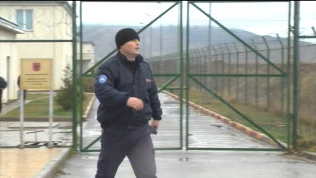 Naço mbledh të gjithë drejtuesit e burgjeve: Shkarkon drejtorin e burgut të Drenovës, Genci Postoli