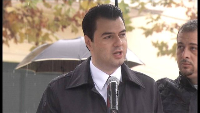 Bashkia përkujton 101 vjetorin e ngritjes së flamurit në Tiranë