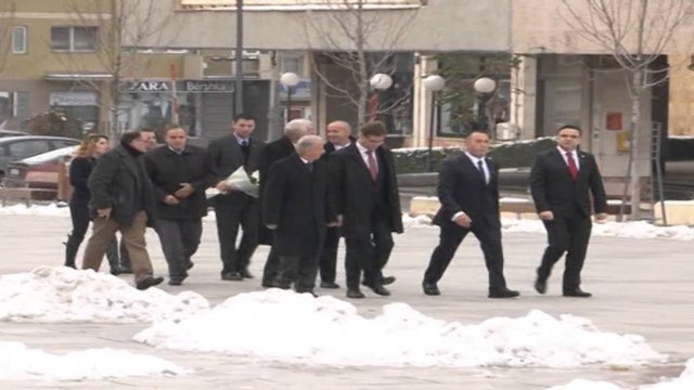 101 vjetori bashkon shqiptarët. Nga Kosova deri në New York shqiptarët festojnë pavarësinë