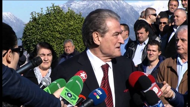 Dita e Pavarësisë dhe e Çlirimit, PD homazhe në Varrezat e Dëshmorëve