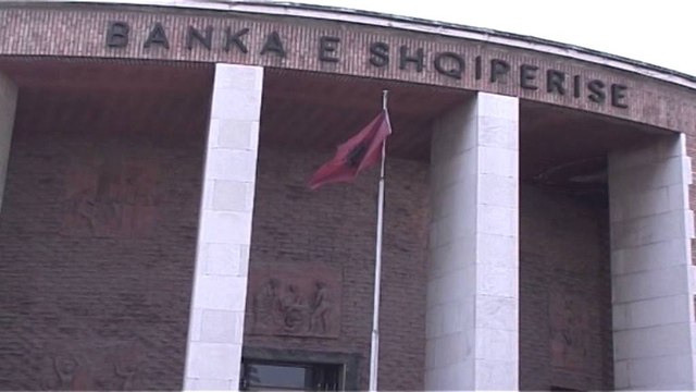 Raporti i FMN, rekordi me kreditë e këqija. Shqipëria në vend të parë në Europën Lindore