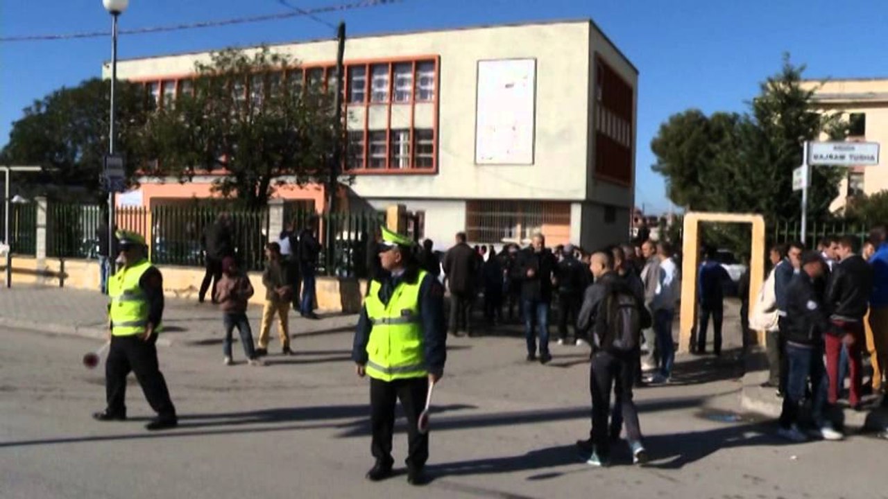 Shkozet, vritet në klasë nga bashkëmoshatari i tij gjimnazisti, arrestohet autori