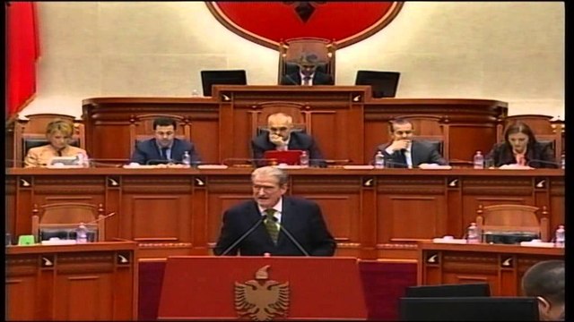 Kuvendi miraton marrëveshjen Shqipëri- ShBA. Debate të ashpra mes Berishës dhe Tahirit