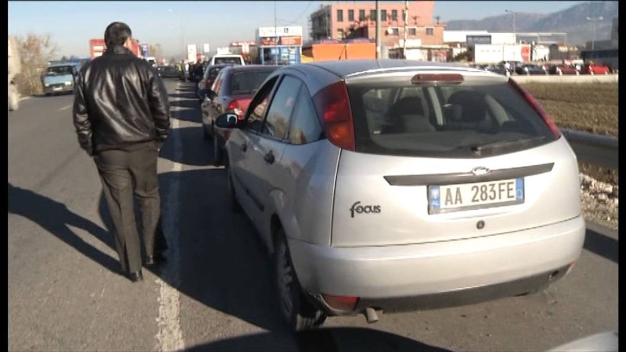 Radhë dhe pritje te kolaudimet, pika e vetme në Tiranë përballet me fluks