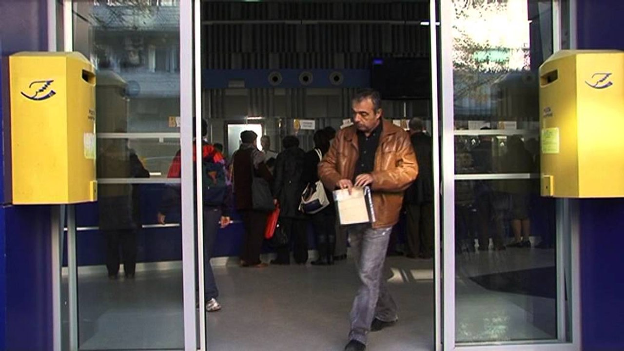 Posta shqiptare risi në 101 vjetor, prezantohen "postierërt e rinj me biçikleta"