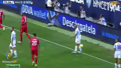 امرابط يتسبب في طرد لاعب اشبيلية ببطاقتين صفراوتين