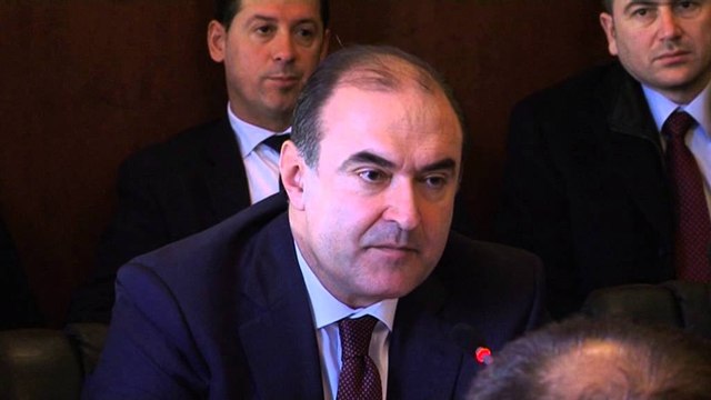 Nuk ka më investime gjatë 2014-ës, Haxhinasto:Do mbyllim vetëm rrugët e lëna përgjysmë