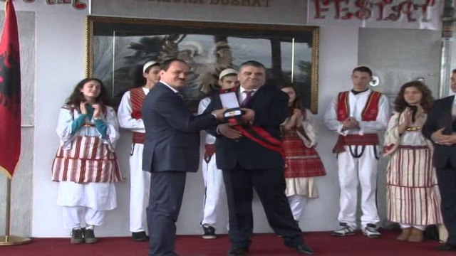 Nishani dekoron kryekomunarin Bushat: Kemi nevojë për shembuj të njerëzve të punës