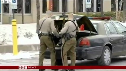 SHBA, të shtëna armësh në një qendër tregtare