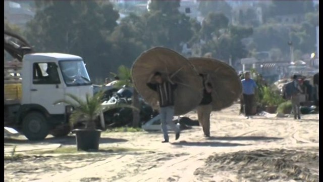 Rifillon aksioni për shembjen e ndërtimeve pa leje bregdetin e Vlorës. Fadromat ndërhynë në Dhërmi