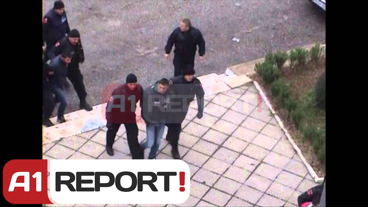 A1 Report - Sulmi mbi autobusin në Memaliaj, momentet e shoqërimit të 4 të arrestuarve