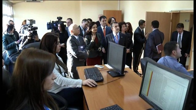 Arvizu takon Spiropalin, vizitojnë ambjentet e doganës së Tiranës