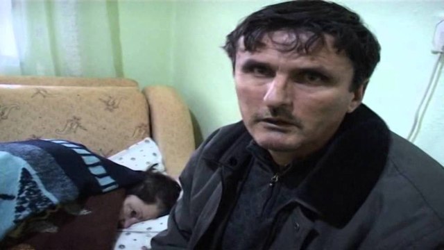 Dashuri deri në vdekje. Bulqizë, burri që kujdeset prej 4 vitesh për gruan e paralizuar