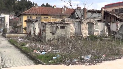 Mbeturinat rrezik epidemie, godina e braktisur kthehet në vatër sëmundje
