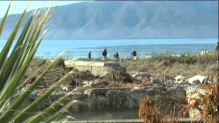 Bregdeti jonian pas shembjeve, qytetarët: Gërmadhat rrezikojnë sezonin turistik