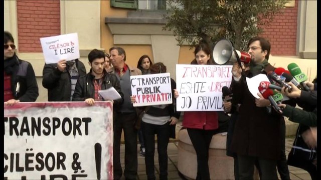 Bozdo: Qeveria vazhdon të heshtë për kërkesat e transportit urban