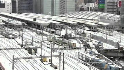 Japonia përballet me mot të acartë ,16 të vdekur, zona të izoluara e probleme në qarkullim