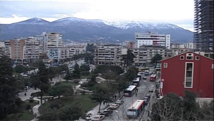 Télécharger la video: Rriten taksat për banesat dhe kopshtet. Pritet miratimi në mbledhjen e Këshillit Bashkiak të Tiranës