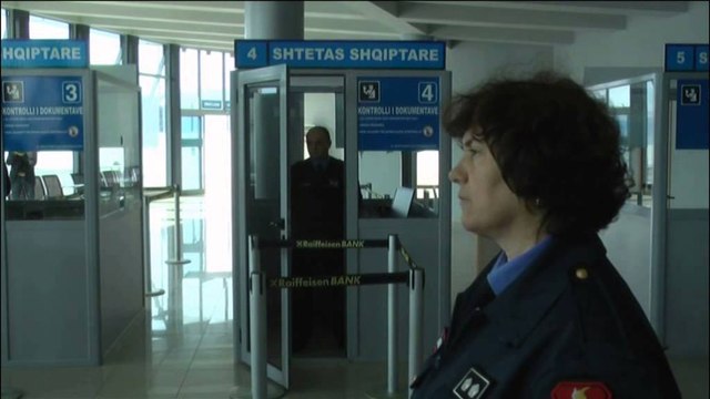 Zv/ambasadori amerikan në Vlorë, njihet me luftën kundër trafikimit të narkotikëve