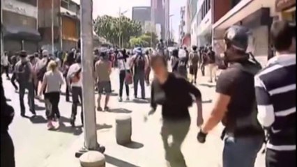 Protesta në Venezuelë kundër nderimit të Chavez në një vjetorin e vdekjes