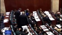 Maqedoni, shpërbëhet parlamenti. Gati për zgjedhjet e parakohshme, 117 deputetë votuan pro