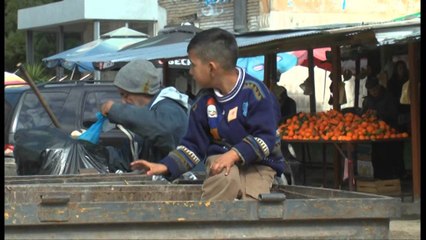 Kaos në tregjet e kryeqytetit. Tregtim jashtë kushteve higjeno-sanitare