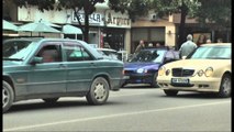 Kaos në trafikun e Tiranës, lëvizja në kryeqytet thuajse një mision i pamundur